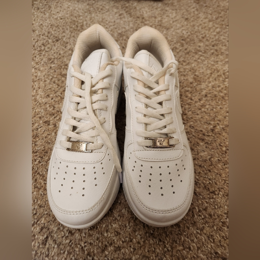 NEW Nike Air Force 1 Women Size 6